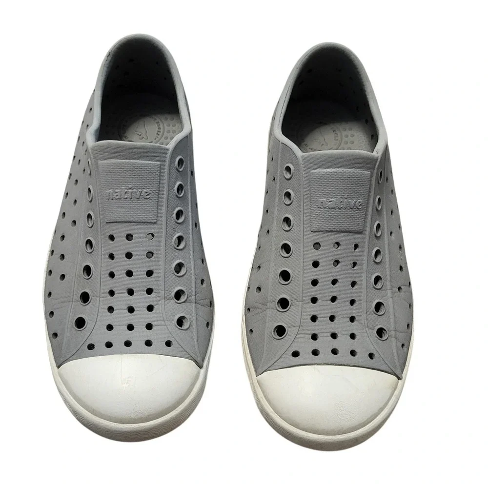 Native Jefferson Kids Gray White Slip On Water Shoes Sneakers Casual SIze J1